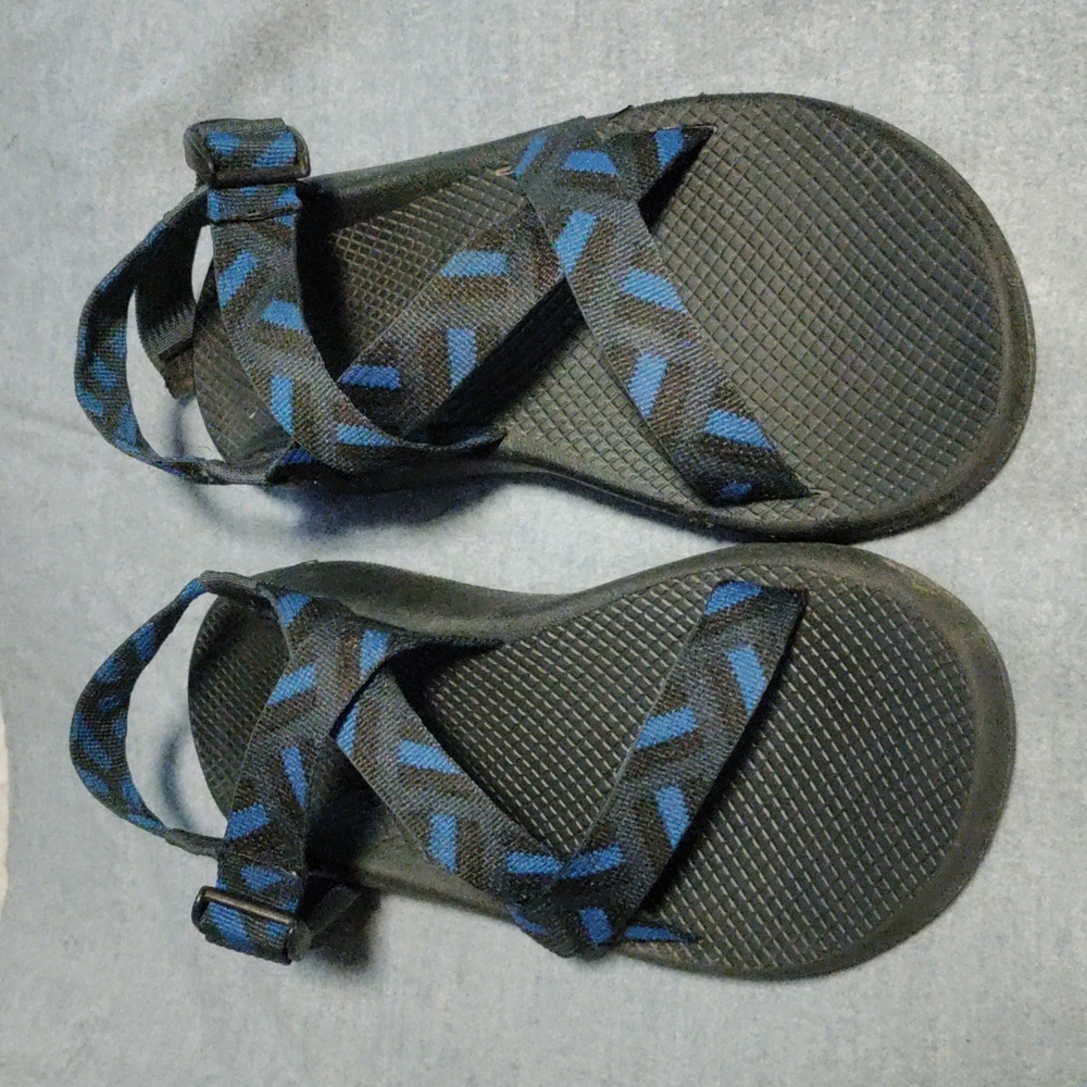 Chaco Black And Navy Print Sandals